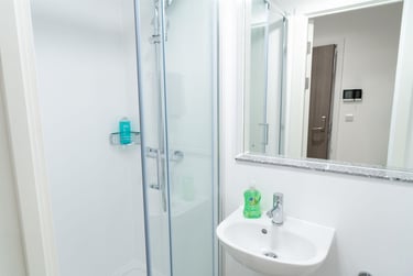 1 bed flat, Kennington Lane, London, SE115RD - Image 2